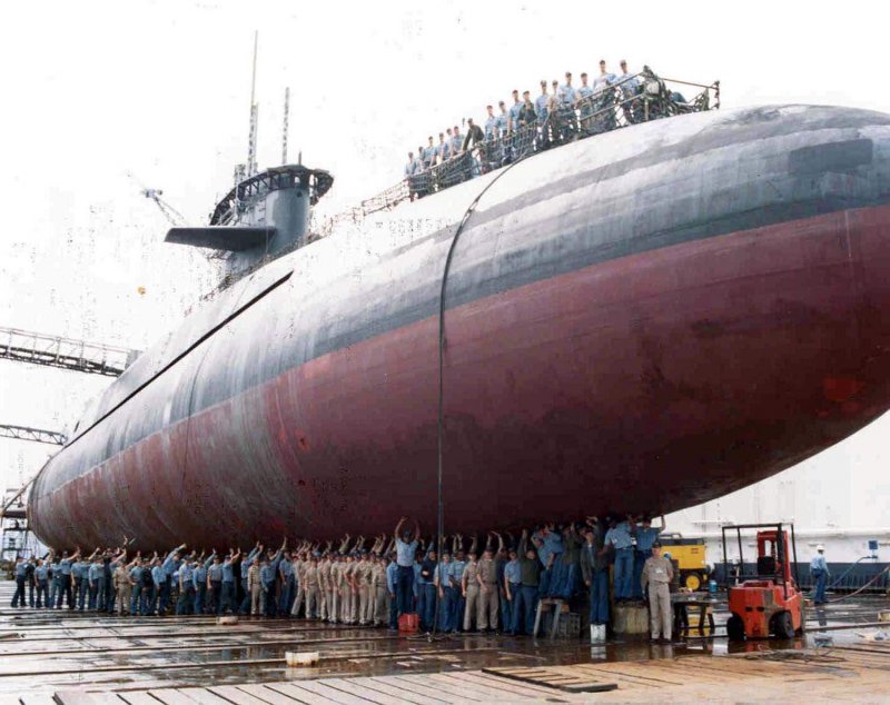 Подводная лодка акула и Курск
