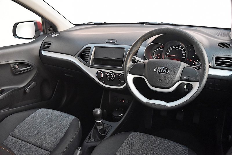 Машина Kia Picanto салон