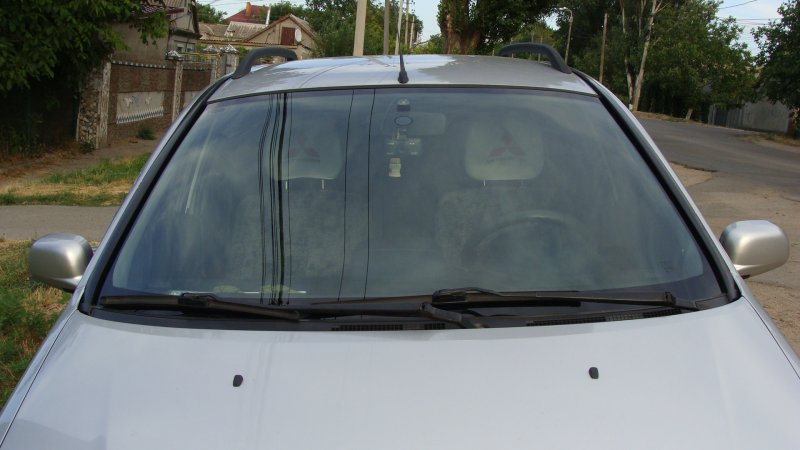 Стекло лобовое Mitsubishi l200