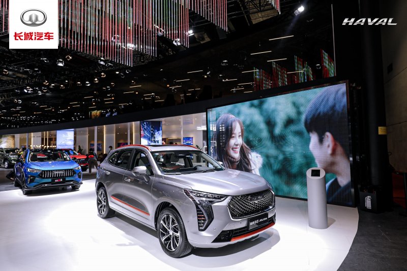 Haval Jolion красный