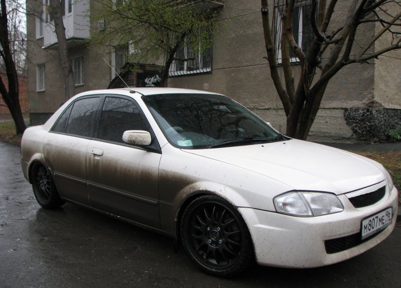 Mazda familia 1999 r 16