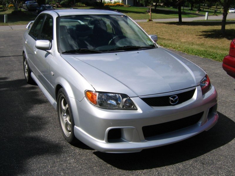Mazda familia protege