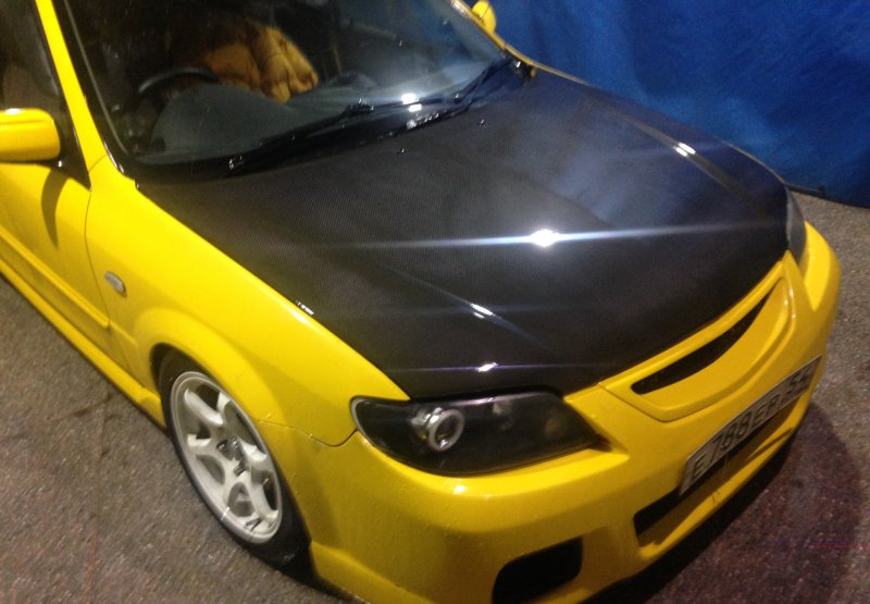 Карбоновый капот Mazda familia