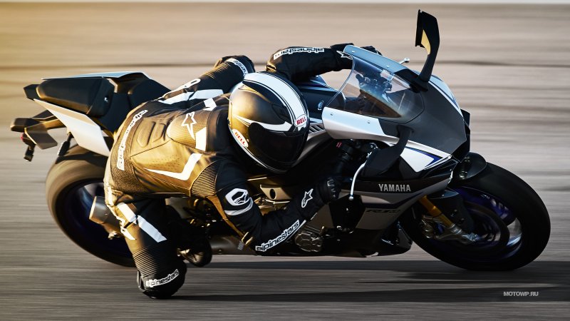 Yamaha r1m 2015