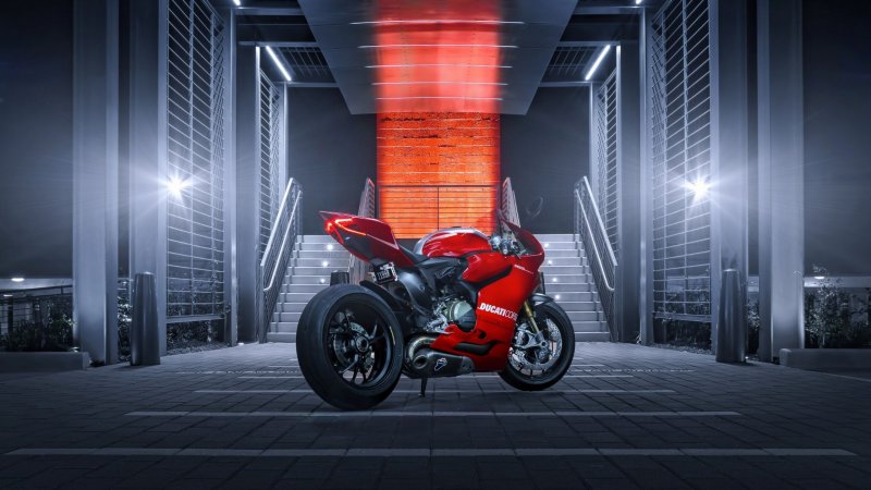 Мотоцикл Ducati красный