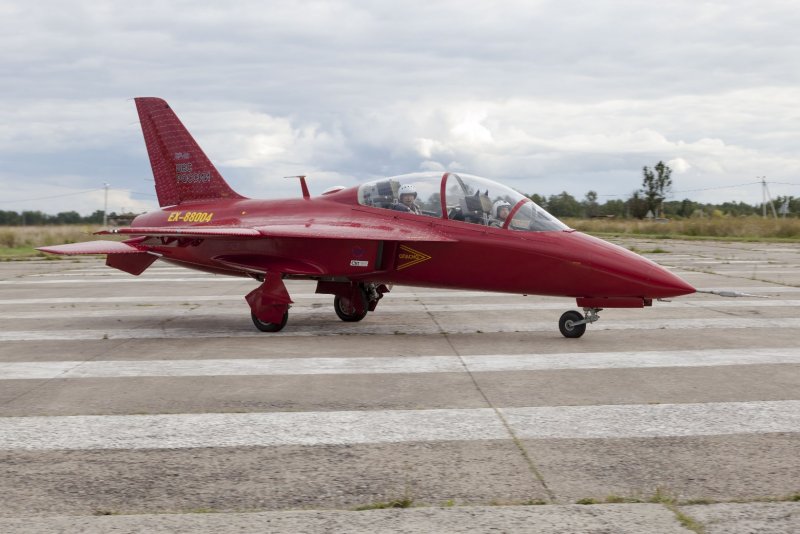 Ср-10 учебно-тренировочный самолет