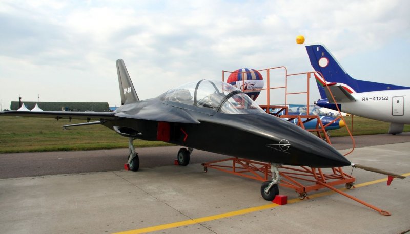 SR-10 самолет