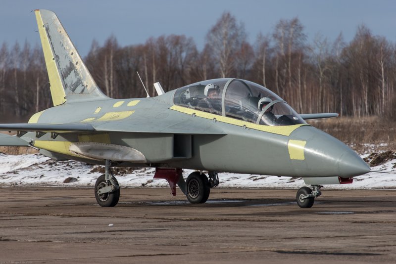 Ср-10 учебно-тренировочный реактивный самолет