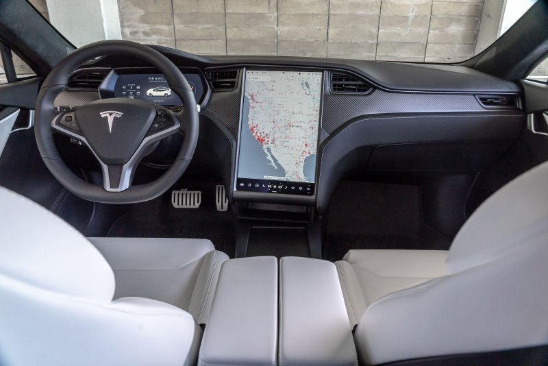 Tesla model s салон