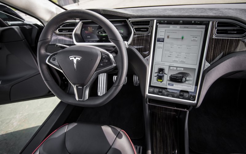 Tesla model s салон