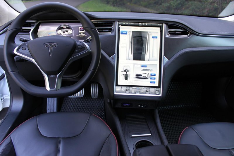 Tesla модель s 2020