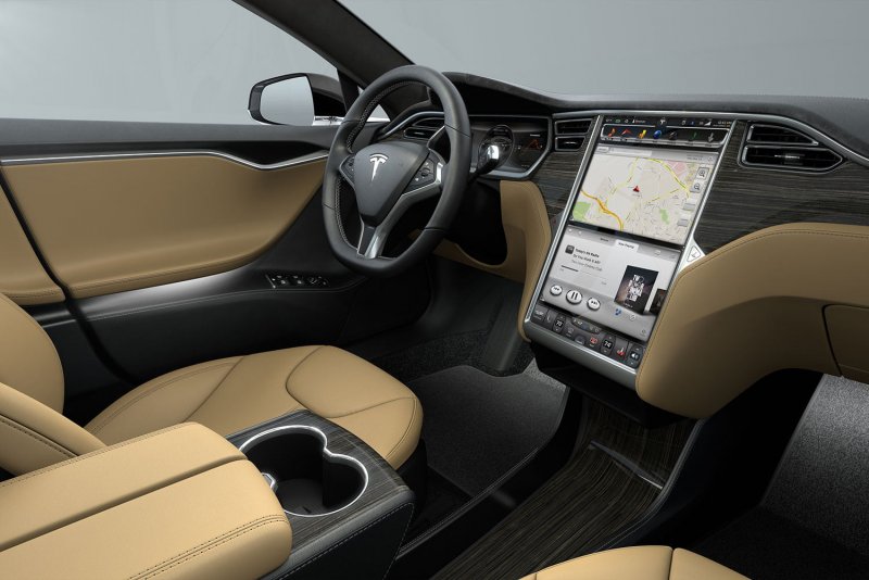 Тесла p100d салон