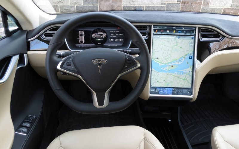 Машина Tesla model x салон