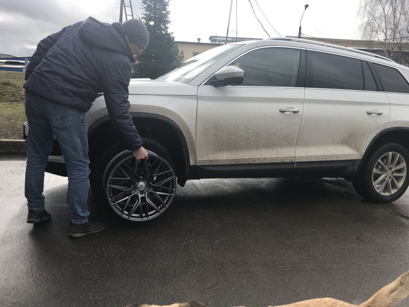 Шкода Карок на дисках r19