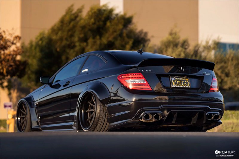 Mercedes c63 AMG седан