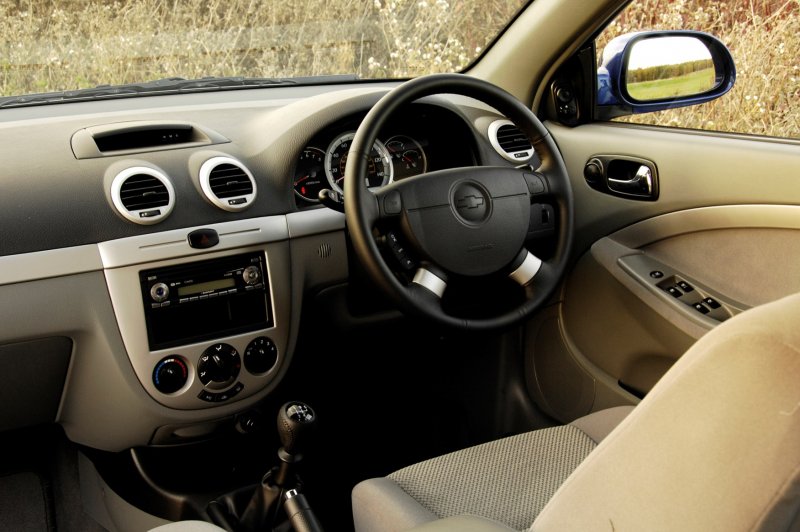 Chevrolet Lacetti хэтчбек салон