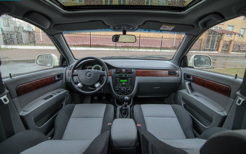 Daewoo Gentra Salon