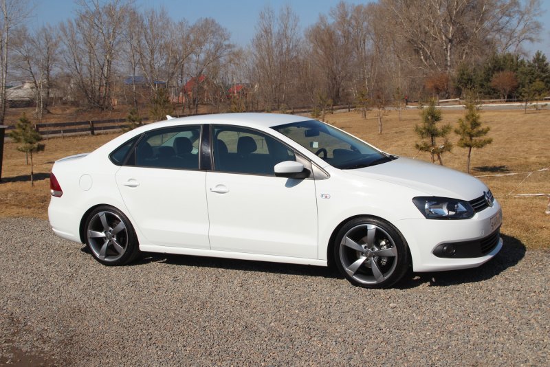 VW Polo sedan r17