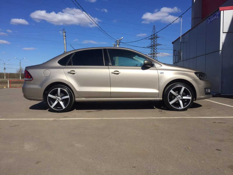 Polo sedan 2020 r17