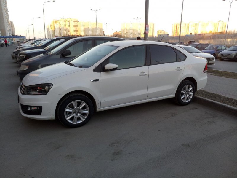 VW Polo sedan r15
