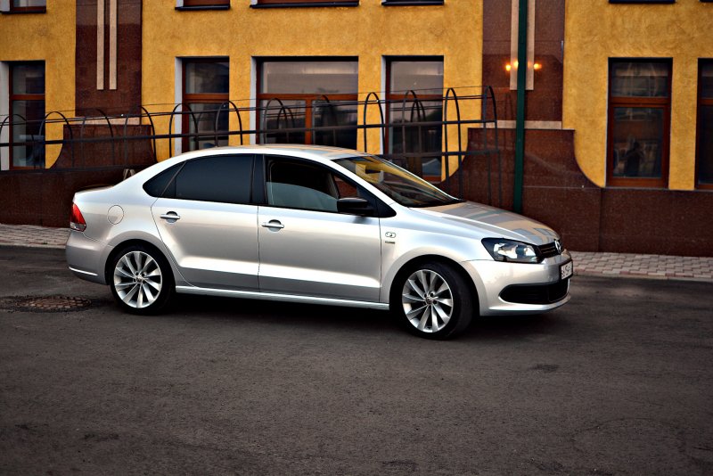 Volkswagen Polo sedan r19