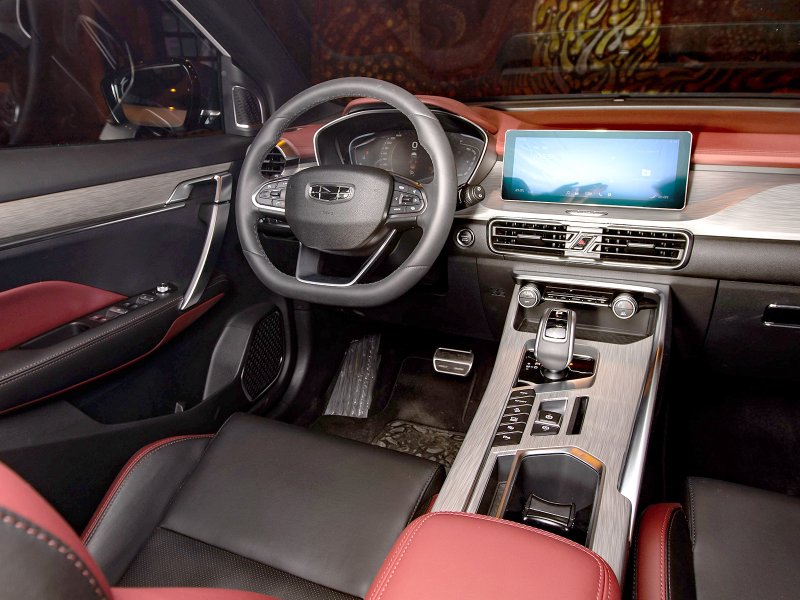 Geely Coolray салон