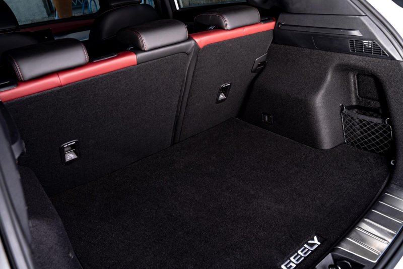 Geely Coolray багажник