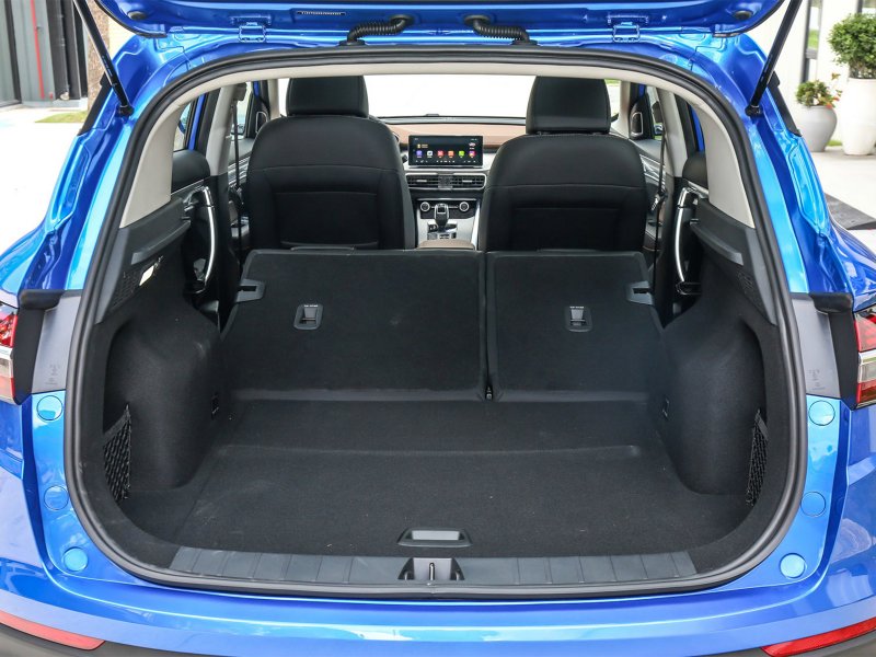 Geely Coolray багажник