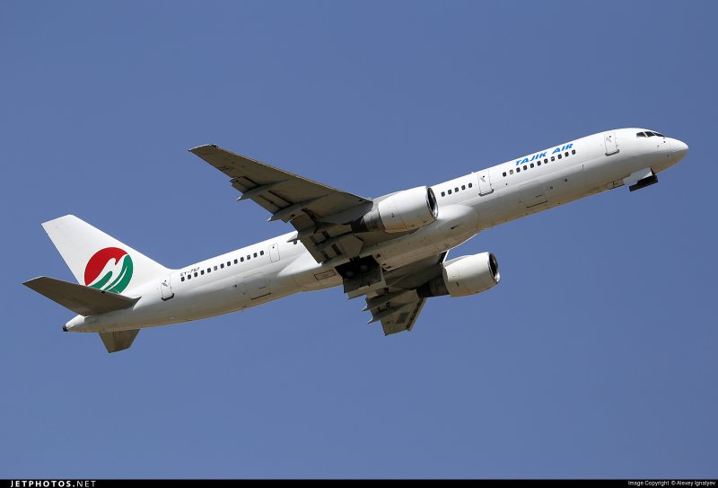 Боинг 757-200 таджик Эйр