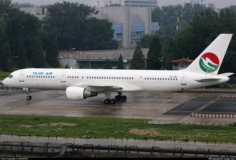Tajik Air Боинг 757-200