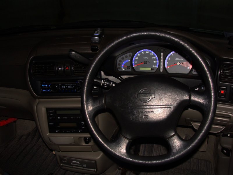 Nissan Rnessa 1998 салон