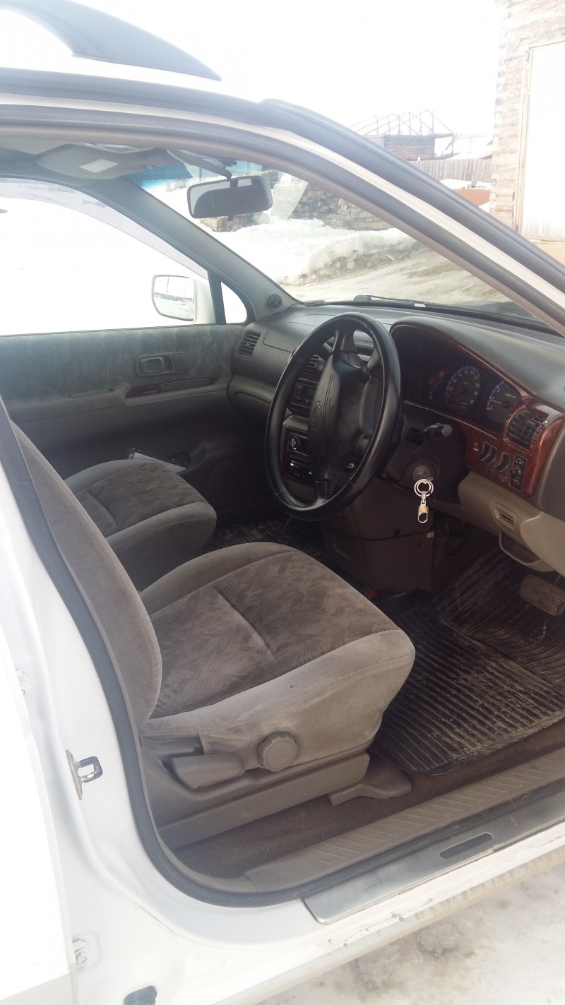 Nissan r'nessa 1998 салон