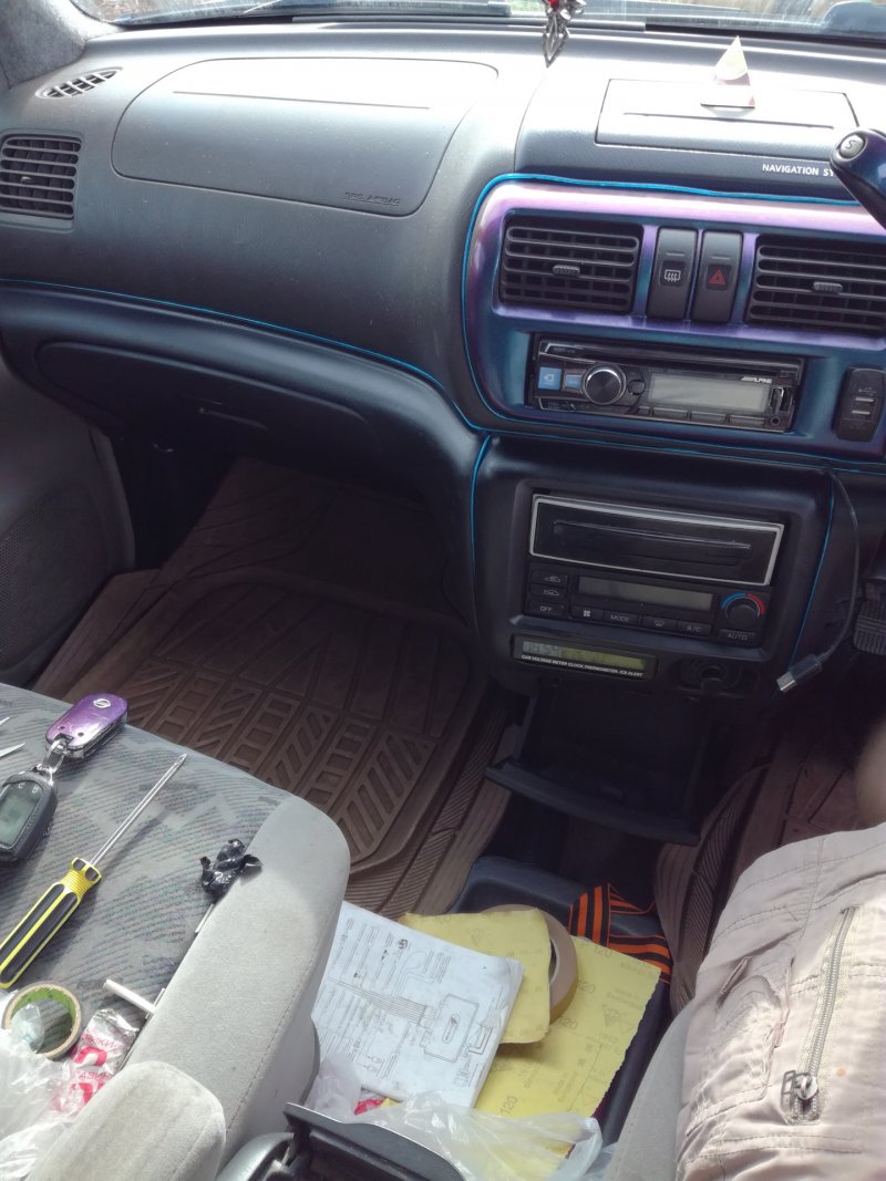 Rnessa Nissan 1997 салон