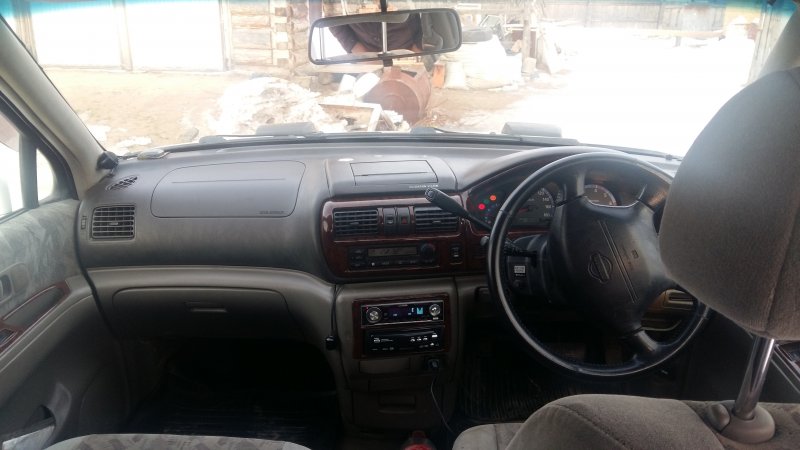 Nissan Rnessa 2000 салон
