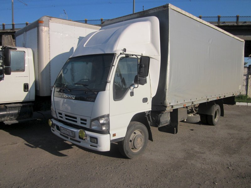 Промтоварный фургон Isuzu nqr90
