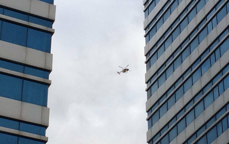 Вертолет над городом