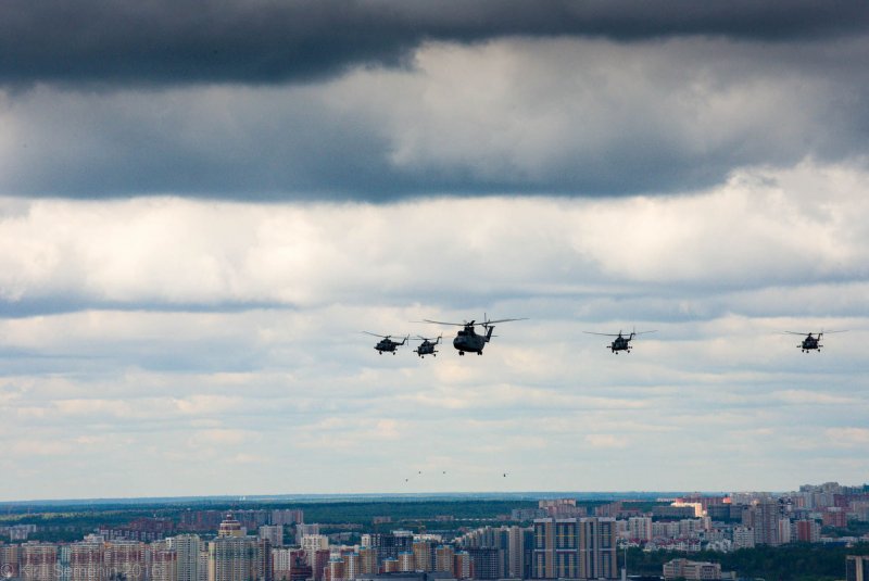 Вертолет в полете