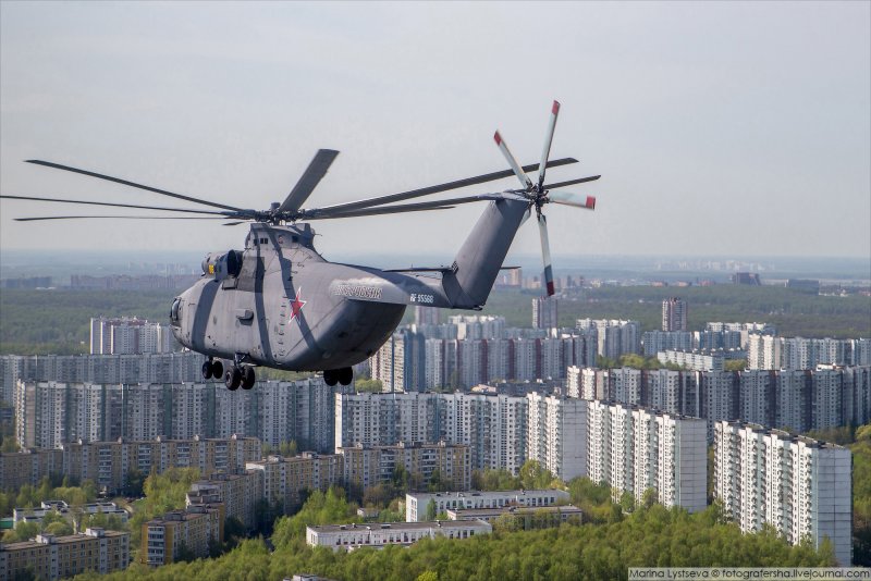 Город летают вертолеты
