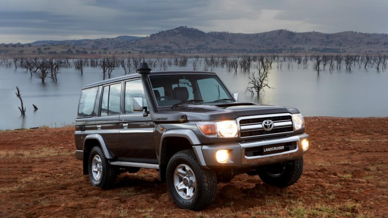 Toyota Land Cruiser 70 Series Heavy-Duty