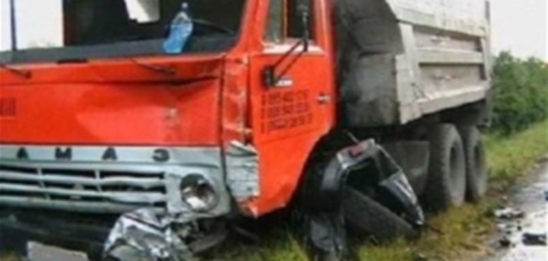 Разбитый КАМАЗ зерновоз