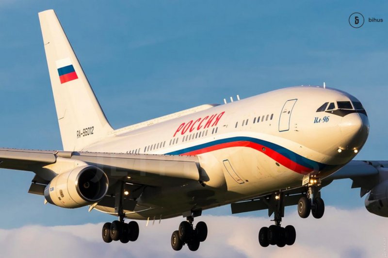 Самолёт ил 96 300