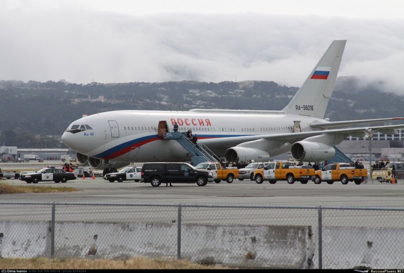 Самолет президента РФ ил-96-300