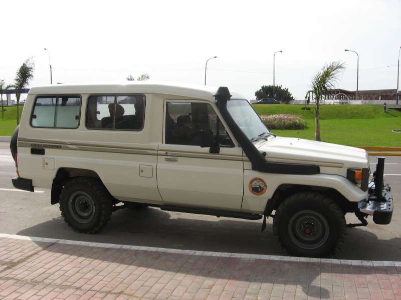Toyota Land Cruiser 75