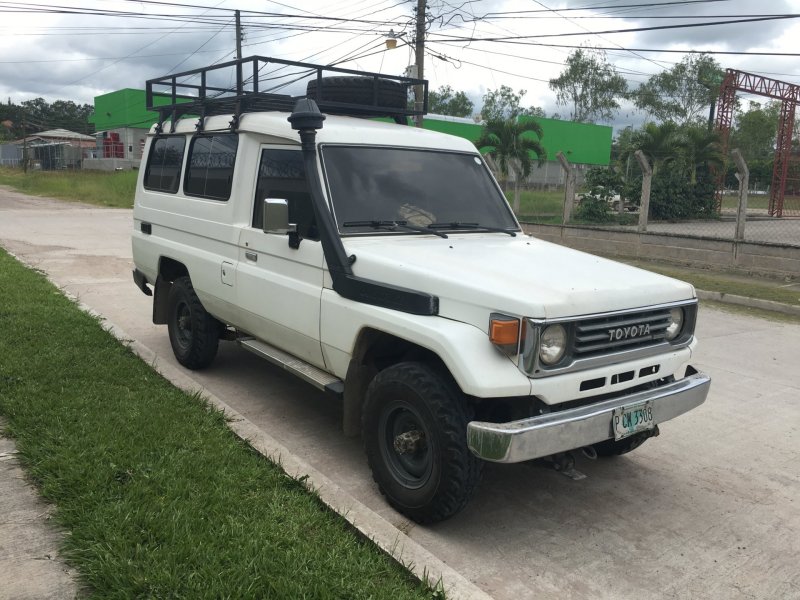 Toyota Land Cruiser FJ 78