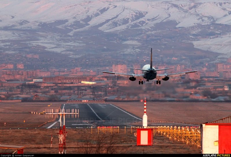 Боинг 737 Armenia