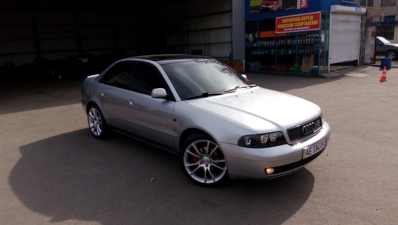 Audi a4 серебро