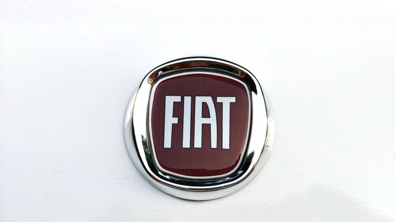 Fiat punto 2007 эмблема решетки радиатора