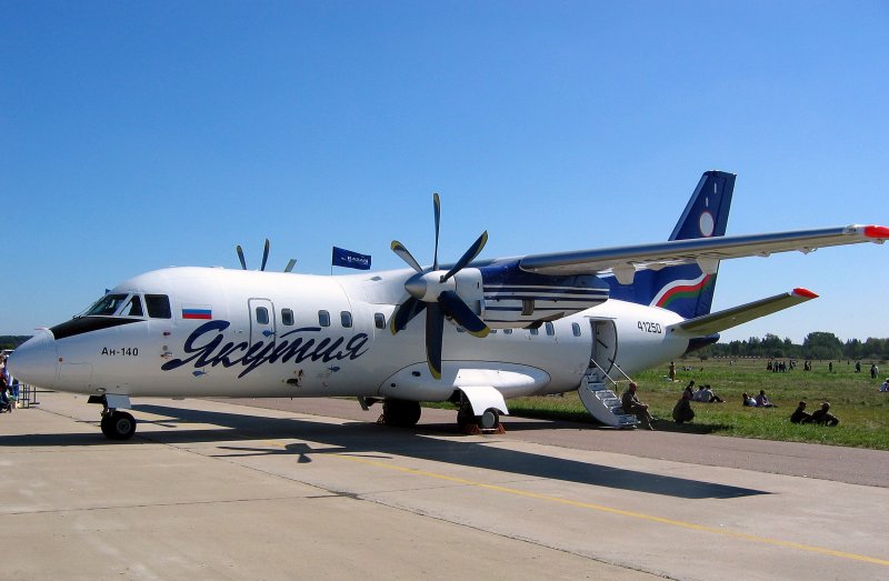 АН-140 пассажирский самолёт