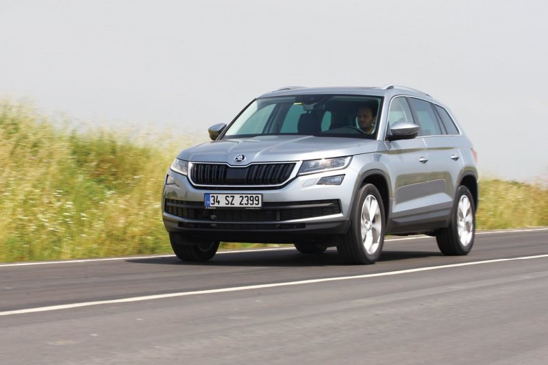 Шкода Кодиак серебристый бриллиант