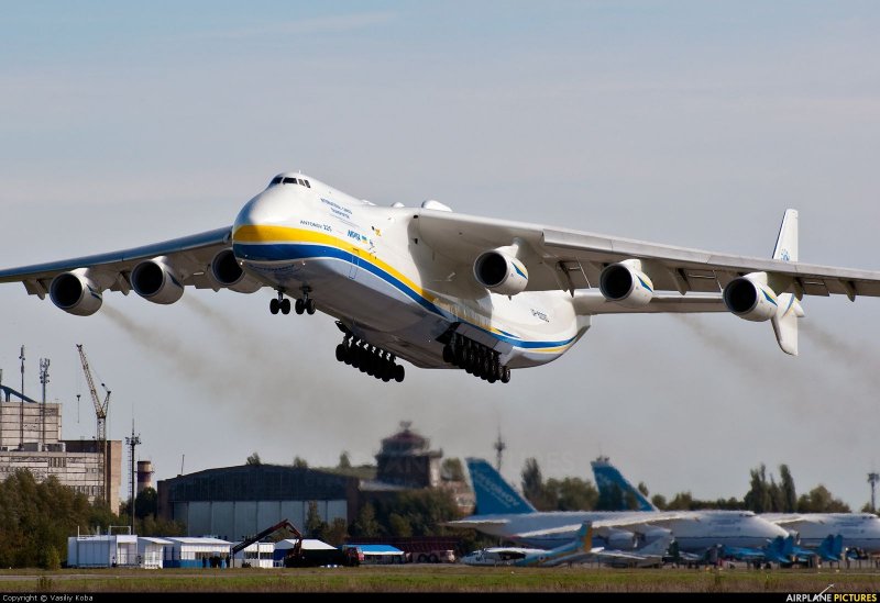 АН 225 Мрия и Руслан